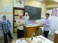 صيدلى يجمع الدواء الزائد عن حاجة الأغنياء ليخفف آلام الفقراء 